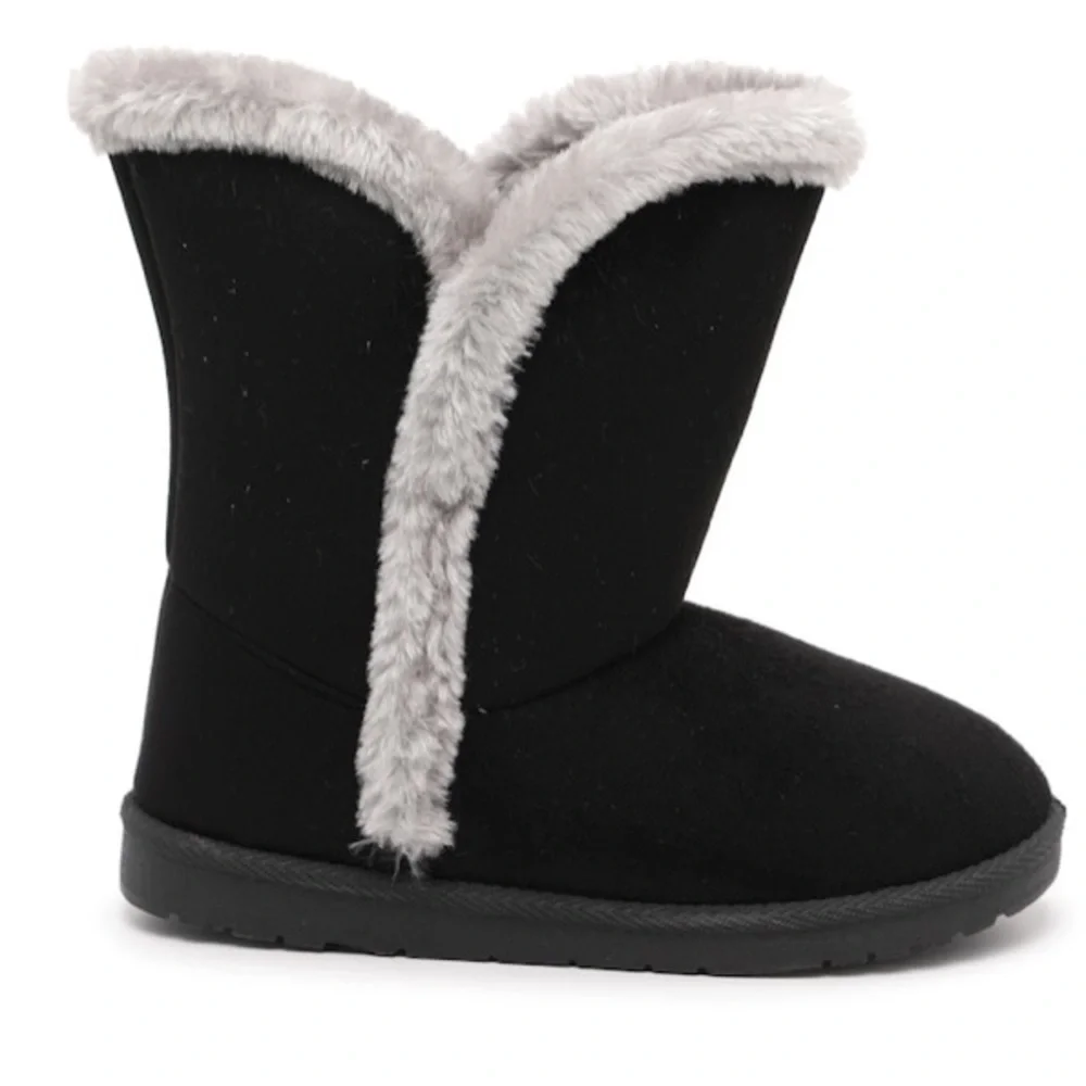 𝅺OLIVIA Miller Cozy Boots Size 6 New in Box